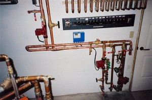 Ice and snow melt system distribution manifold