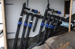 Ground source heat pump manifold assembly